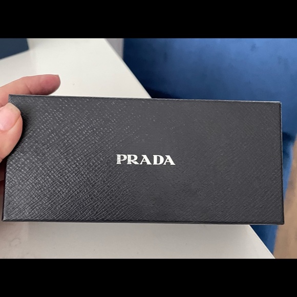 Mens authentic Prada Sunglasses - Picture 4 of 6